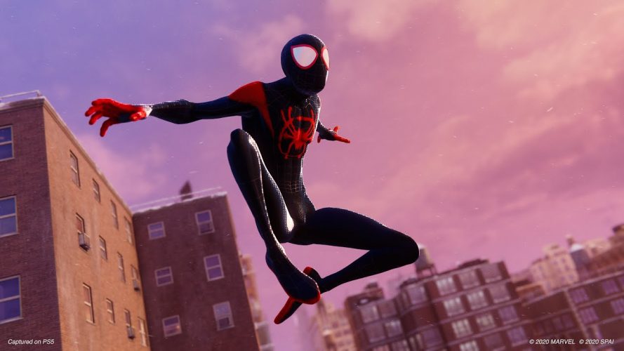Costume noir et rouge de Miles Morales dans Spider-Man Into the Spider-Verse