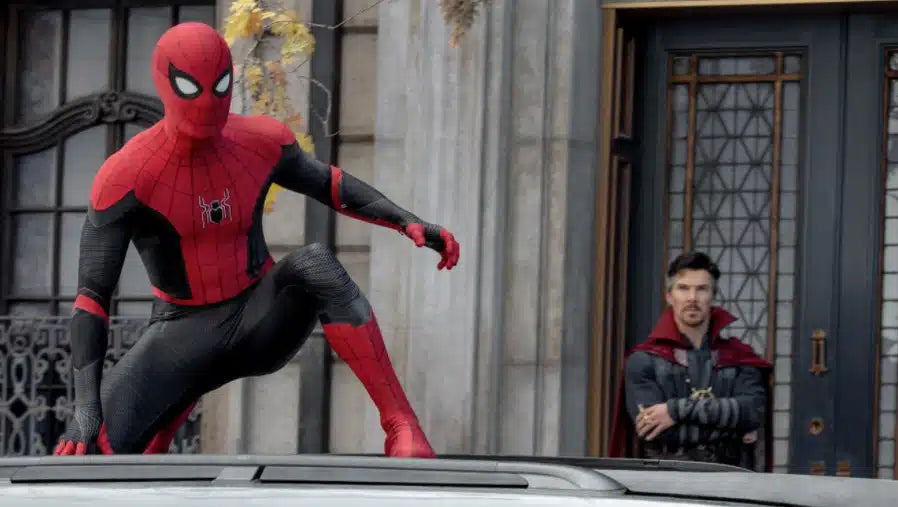 Costume high-tech de Spider-Man Tom Holland conçu par Tony Stark dans le MCU