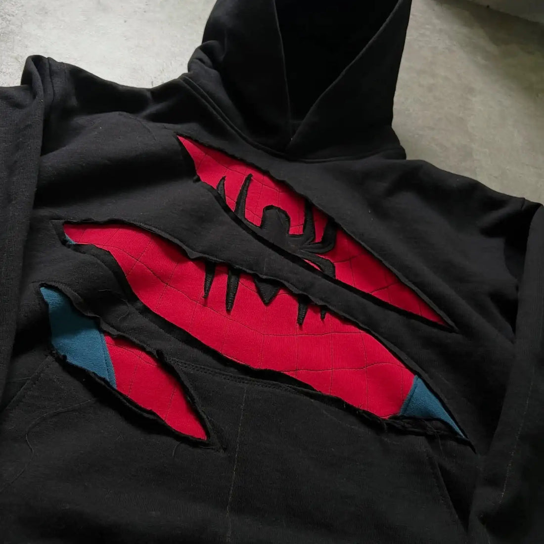 Sweat à Capuche Premium Spider-Man Costume Déchiré
